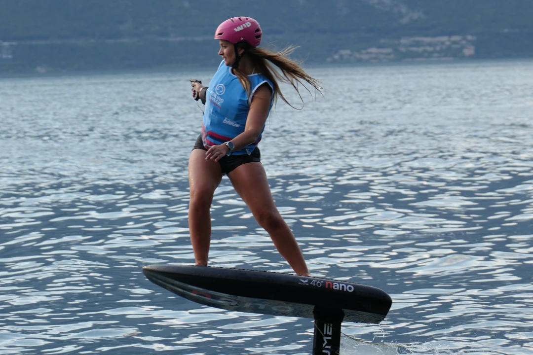 Cindy Robert fait du E-Foil.